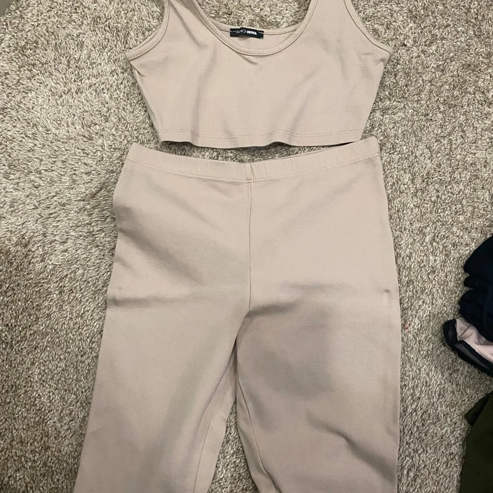 Basic Set - Picture 2 of 2